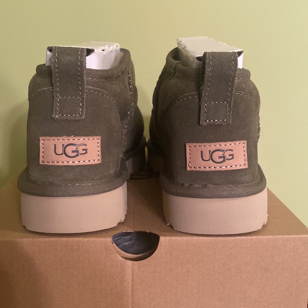 Women’s Ugg boots.